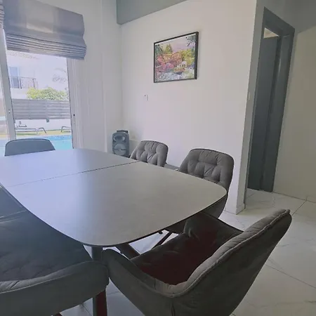 M & L Villa