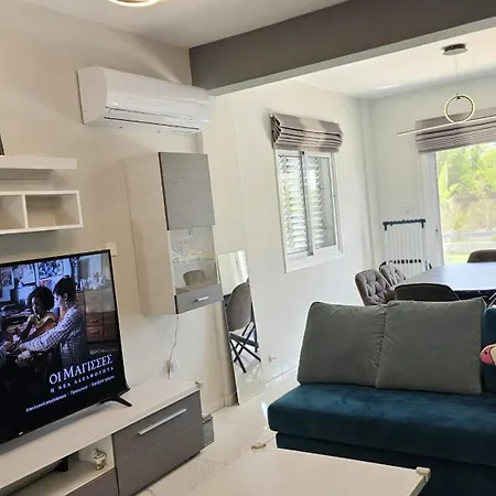 Villa M & L Oroklini