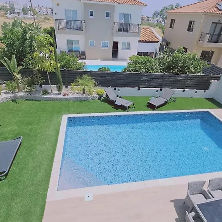 Villa M & L Oroklini